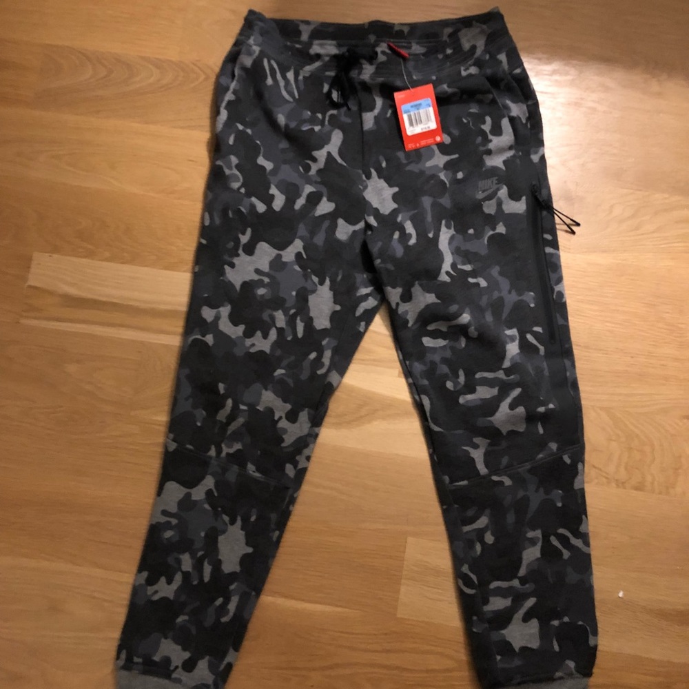 Nike Women’s Camo Joggers